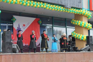 На открытой площадке у магазина «Белград» состоялся праздничный концерт для жителей