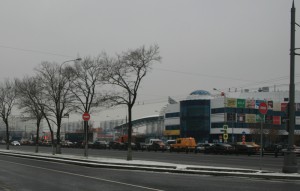 В Москве планируют расширять зону платной парковки в местах наибольшего скопления автомобилей, например, возле торговых центров