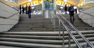 В ближайшие два года в Москве более 150 переходов оборудуют тёплыми ступенями