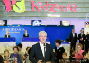 Мэр Москвы Сергей Собянин поучаствовал в открытии детского образовательного центра «Кидзания»