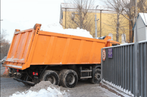 Объем снежного покрова в городе на сегодняшний день составил более 100 сантиметров снега, что превышает данный показатель за последние 50 лет, начиная с 1970 года