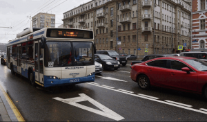 По выделенным полосам в Москве наземный транспорт стал передвигаться быстрее