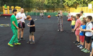 Сотрудники центра провели эстафету и наградили самых активных ребят