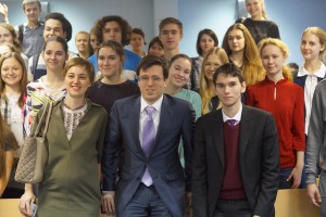  Ученики на встрече с представителями Совета молодых дипломатов