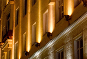 Здание с подсветкой в Москве