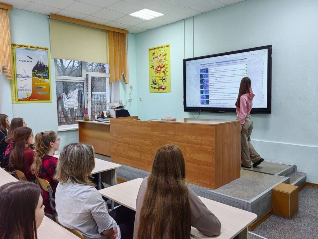 Представители школы №949 подвели итоги «Разговоров о важном» на тему бизнеса. Фото: страница школы №949 в социальных сетях