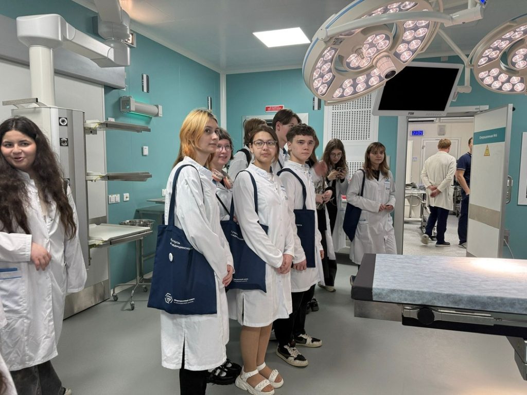 Юные медики из школы №544 побывали на открытии флагманского центра. Фото: официальная страница школы №544 в социальных сетях