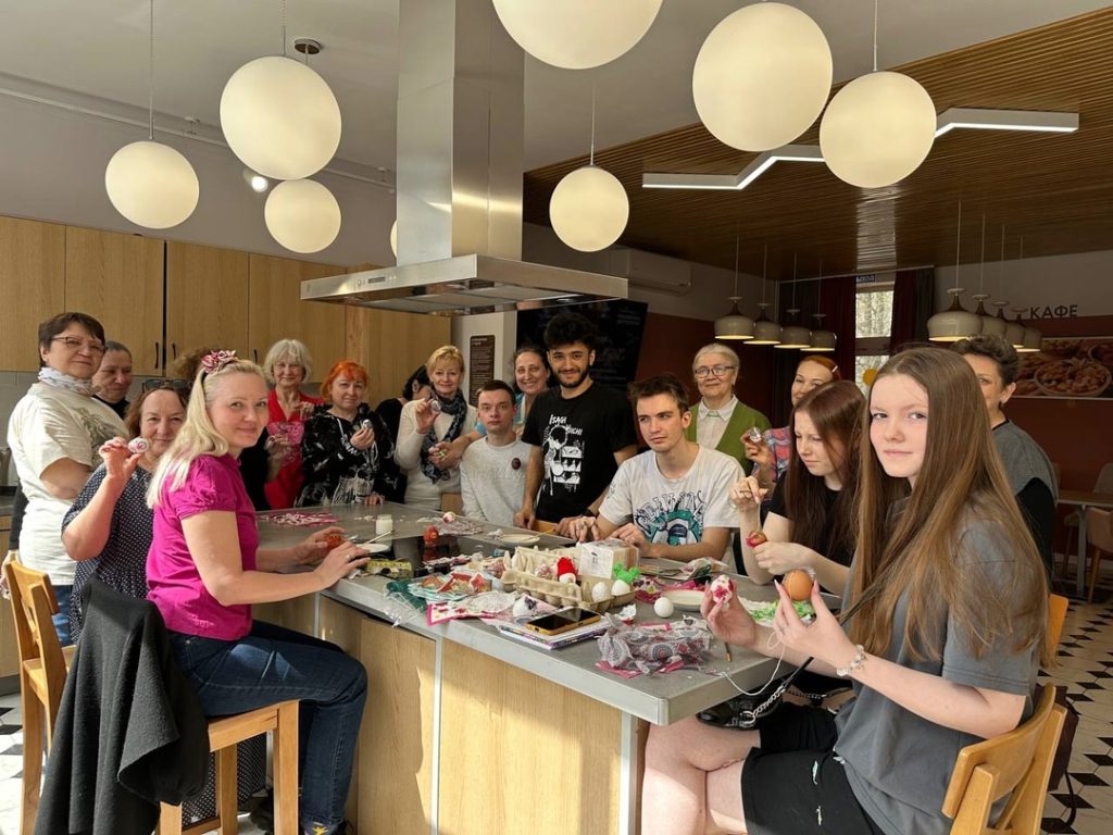 Активисты Молодежной палаты района Орехово-Борисово Южное провели мастер-класс. Фото: официальная страница Молодежной палаты Орехова-Борисова Южного в социальных сетях