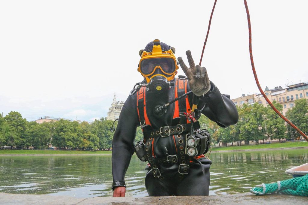 Более 10 гектаров дна прудов, озер и малых рек обследуют водолазы Мосводостока в 2025 году. Фото: пресс-служба Комплекса городского хозяйства Москвы
