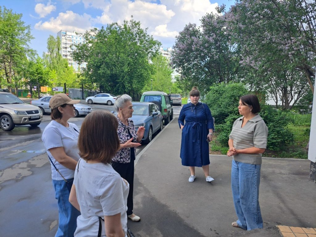 Глава управы Орехова-Борисова Южного совершил плановый обход района. Фото: официальная страница управы района Орехово-Борисово Южное в социальных сетях