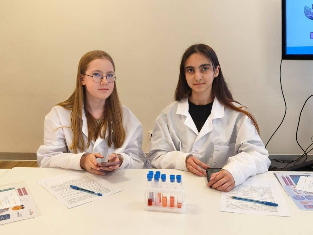 Ученики школы №544 посетили «День химии». Фото: официальная страница школы №544 в социальных сетях