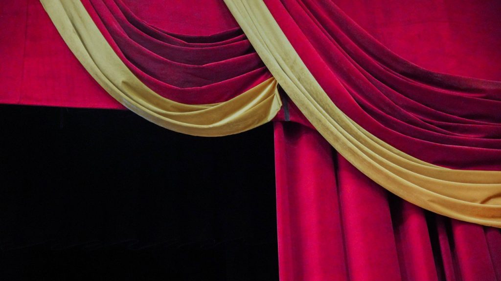 Сотрудники библиотеки №147 пригласили горожан на спектакль «Дневник памяти». Фото: Ксения Догонашева, «Вечерняя Москва»