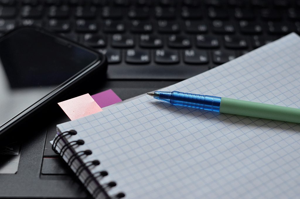 Встречу с детским писателем посетили студенты КДПИ имени Карла Фаберже. Фото: Анна Быкова, «Вечерняя Москва»