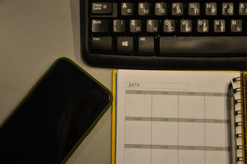 Экскурсия на фабрику цифровой печати состоялась для студентов КДПИ имени Карла Фаберже. Фото: Анна Быкова, «Вечерняя Москва»