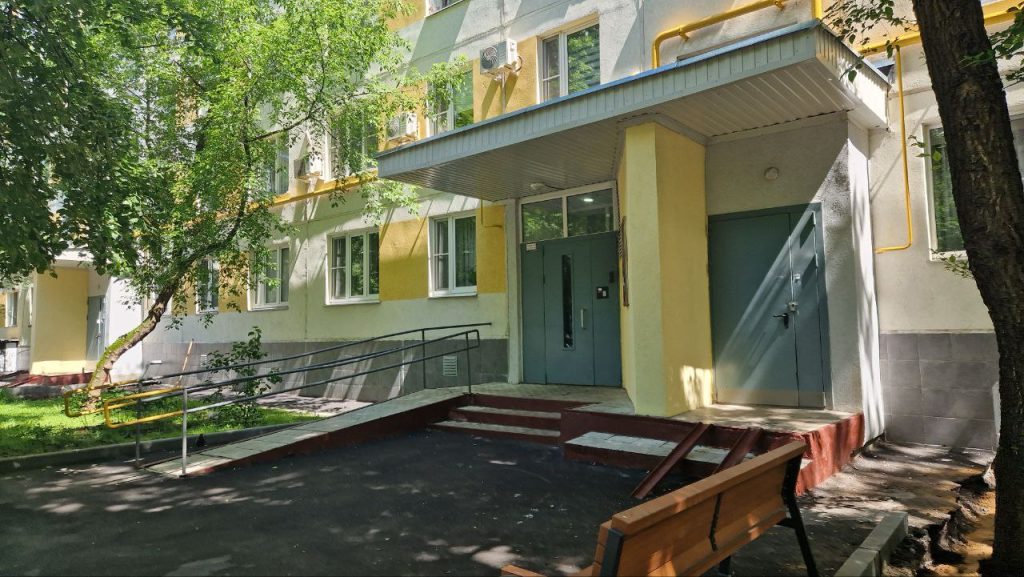 Масштабный ремонт подъездов стартовал в районе Орехово-Борисово Южное. Фото: Алина Иржанова, «Вечерняя Москва»