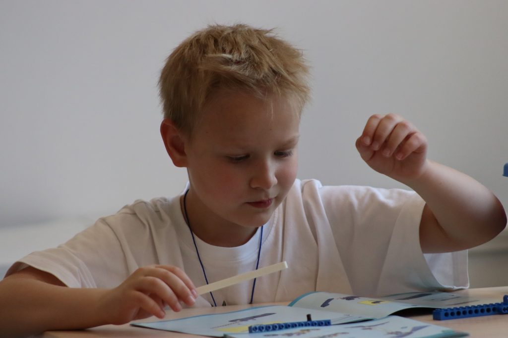 Воспитанники Летней школы №1636 «НИКА» поучаствовали в образовательных мероприятиях. Фото: официальная страница школы №1636 «НИКА» в социальных сетях