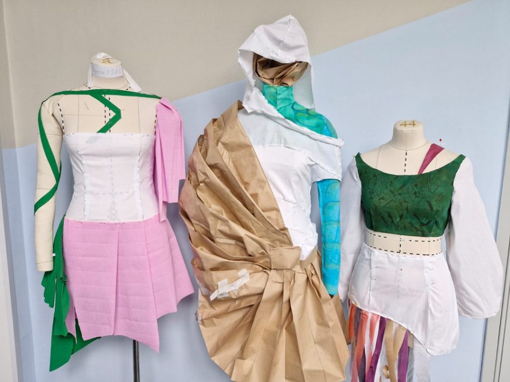 Студенты КДПИ имени Карла Фаберже завершили учебный проект по дизайну одежды. Фото: официальная страница КДПИ имени Карла Фаберже в социальных сетях