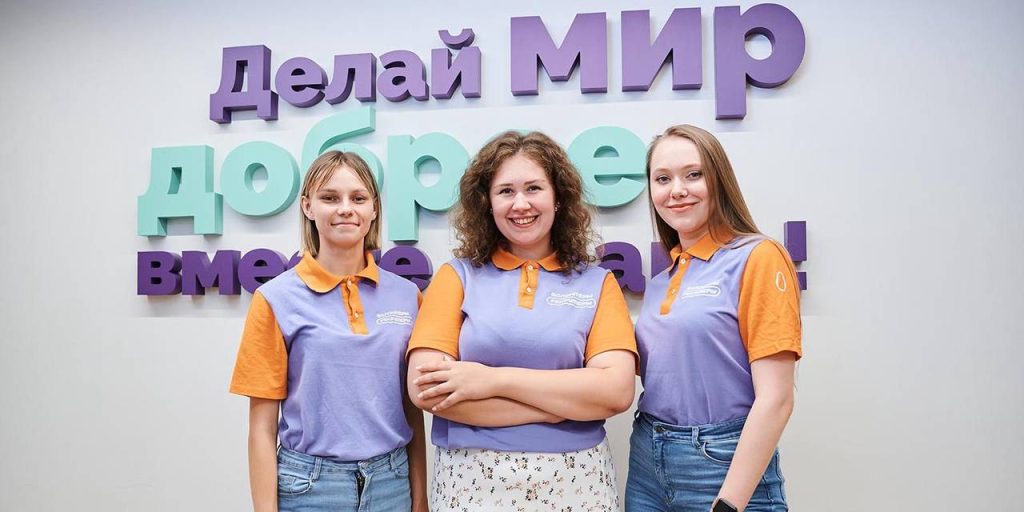 В Восточном административном округе горожане занимаются изготовлением изделий из эпоксидной смолы. Фото: пресс-служба Комитета общественных связей и молодежной политики города Москвы