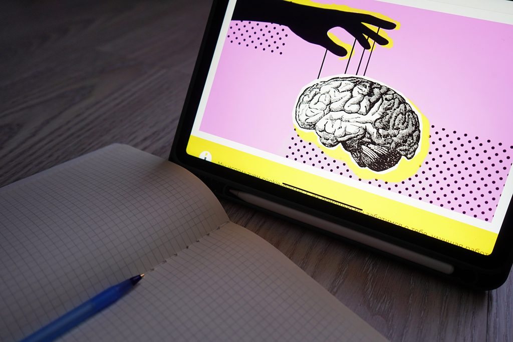 Сотрудники СЦ "Планета семьи" проведут психологический тренинг для подростков. Фото: Анна Быкова, Вечерняя Москва 