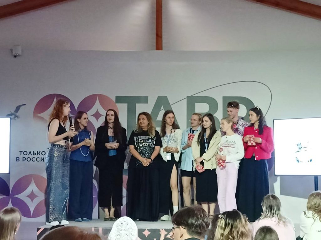 Участницей летней арт-школы «Меганом» стала студентка КДПИ имени Карла Фаберже. Фото: официальная страница КДПИ имени Карла Фаберже в социальных сетях