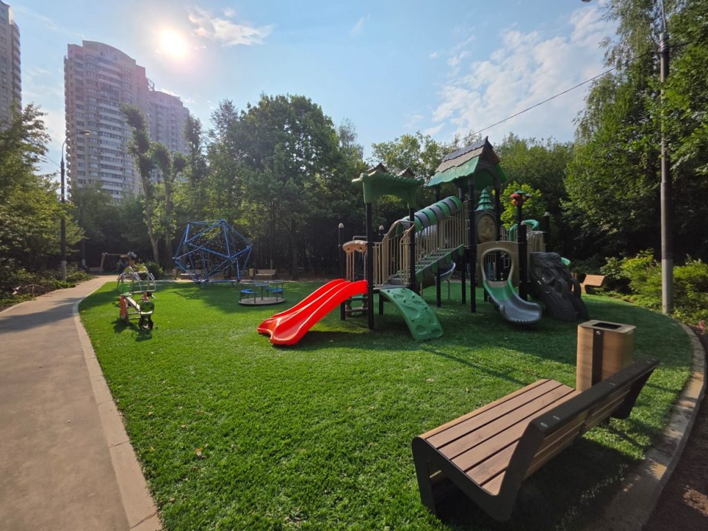 Большую часть детских площадок благоустроили в Орехове-Борисове Южном. Фото: страница управы района Орехово-Борисово Южное в социальных сетях