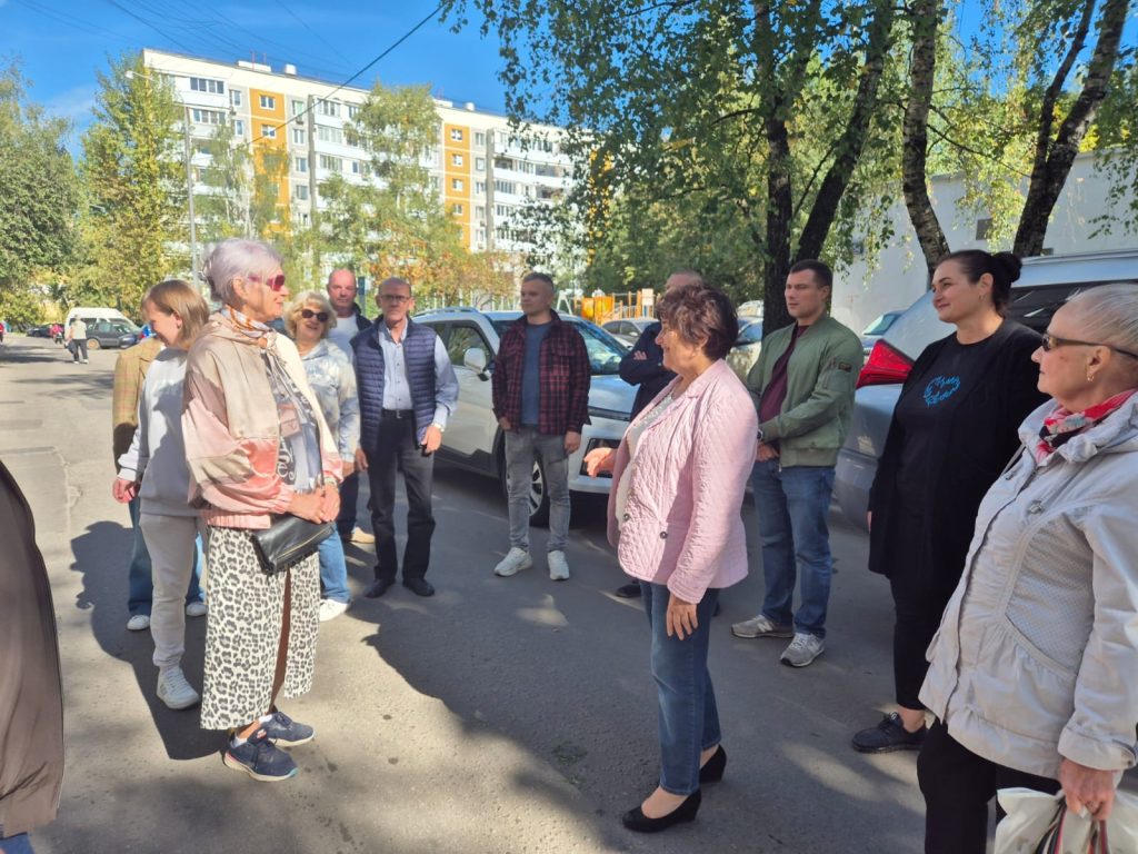 Глава управы района Орехово-Борисово Южное провела обход территорий. Фото: страница управы района Орехово-Борисово Южное в социальных сетях