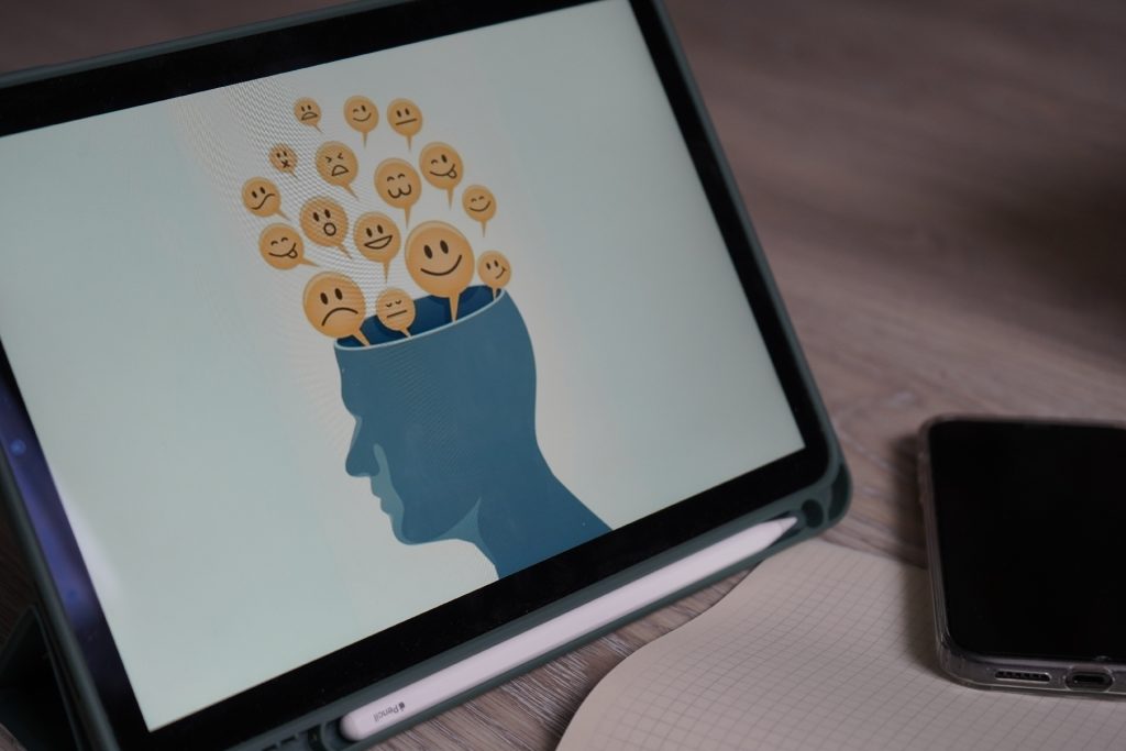 Сотрудники СЦ «Планета Семьи» организуют психологическое занятие для подростков. Фото: Анна Быкова, «Вечерняя Москва»