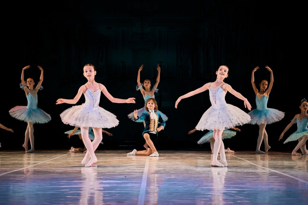 Представители балетной школы «Армида» организуют концерт ко Всемирному дню учителя. Фото: страница управы района Орехово-Борисово Южное в социальных сетях