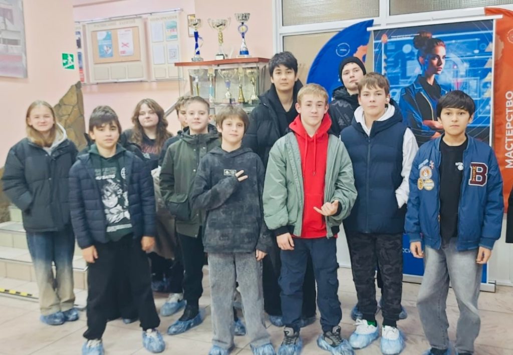 Ученики школы №1207 посетили КДПИ имени Карла Фаберже в рамках проекта «Билет в будущее». Фото: страница школы №1207 в социальных сетях