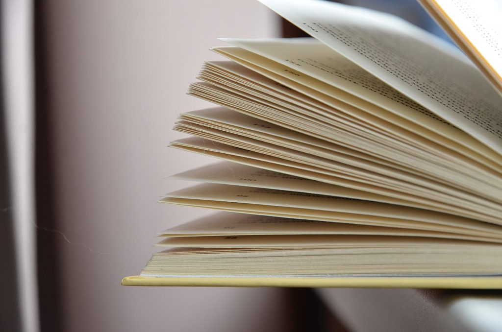 «Сказки на пуфиках»: сотрудники библиотеки №152 организуют вечер чтения. Фото: Анна Быкова, «Вечерняя Москва»