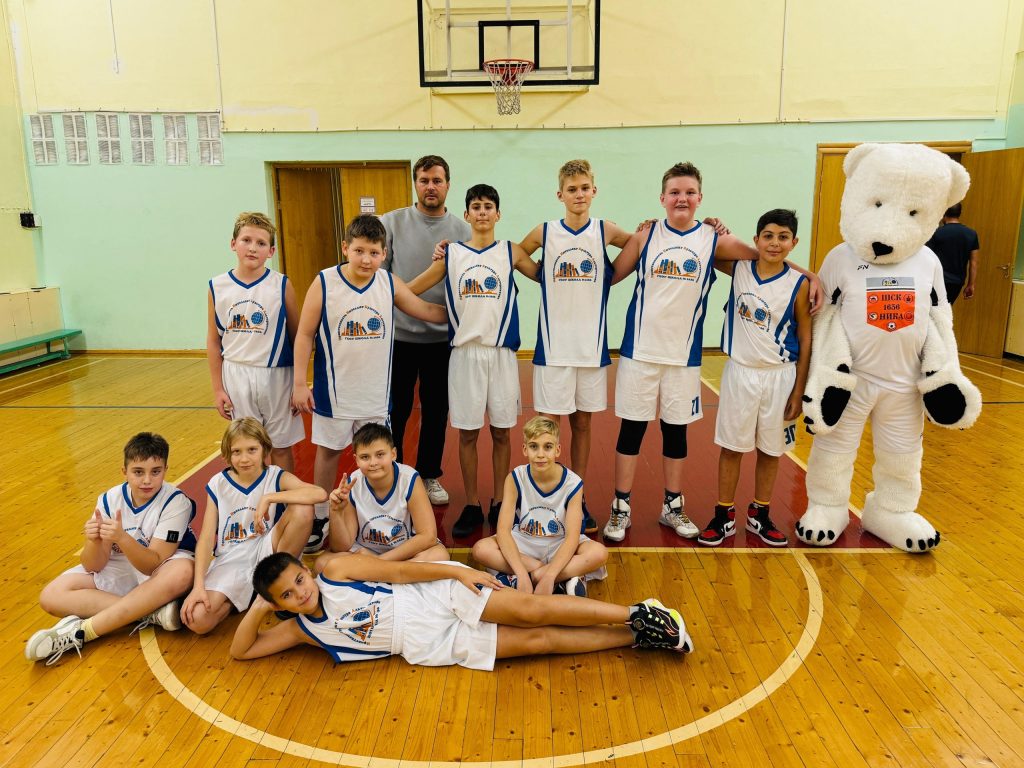 Баскетбольная команда школы №1636 «НИКА» заняла первое место на межрайонном этапе турнира «Победный мяч». Фото: страница школы №1636 «НИКА» в социальных сетях