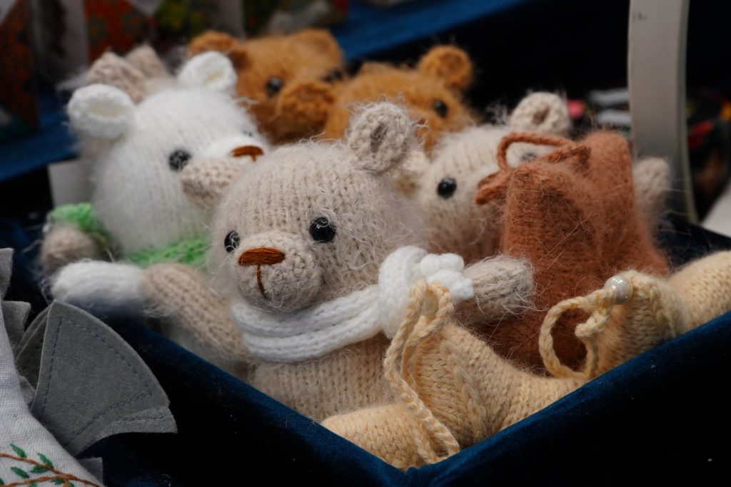 Благотворительная ярмарка «От сердца к сердцу» состоялась в школе №544. Фото: Анна Быкова, «Вечерняя Москва»