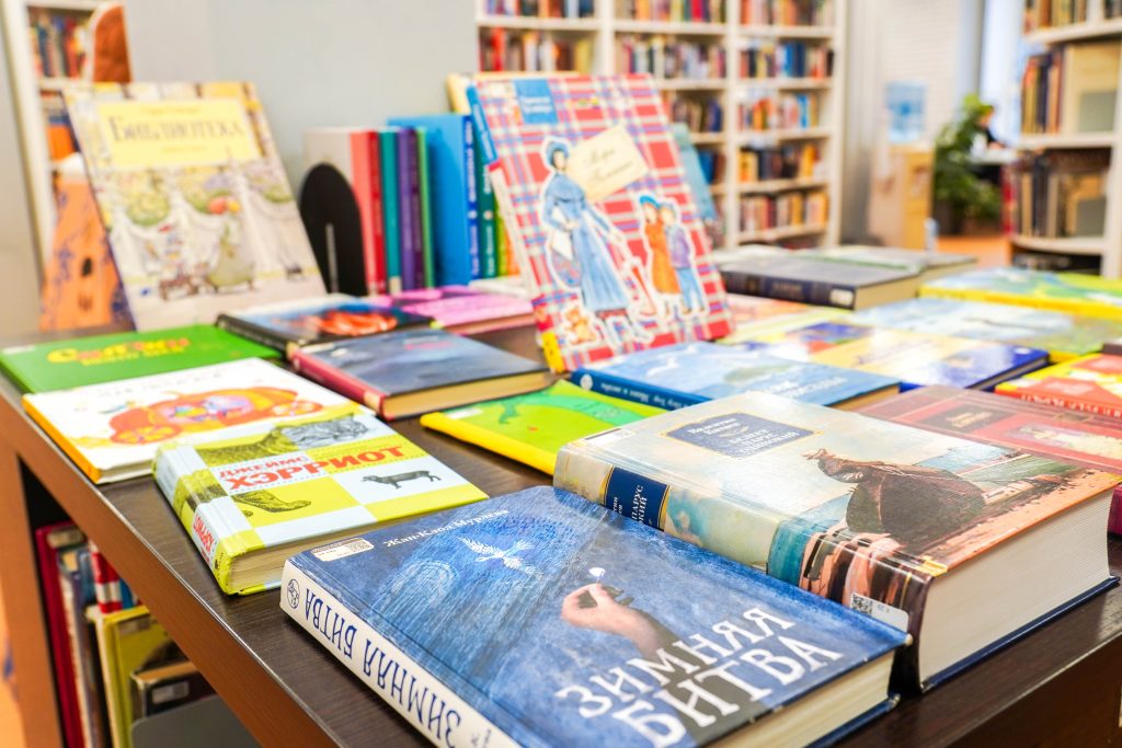 Сотрудники библиотеки №149 проведут интерактивную книжную выставку. Фото: Ксения Догонашева, «Вечерняя Москва»