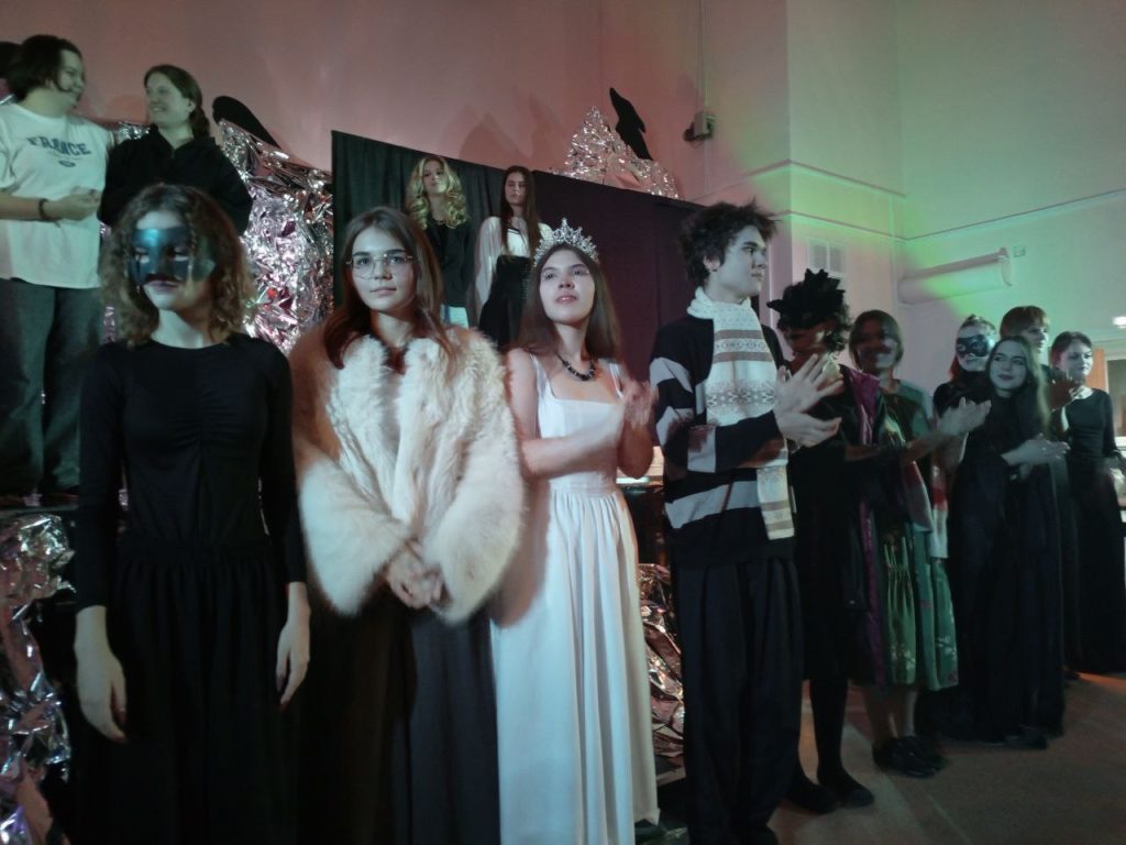 Премьера студенческого спектакля состоялась в КДПИ имени Карла Фаберже. Фото: страница КДПИ имени Карла Фаберже в социальных сетях