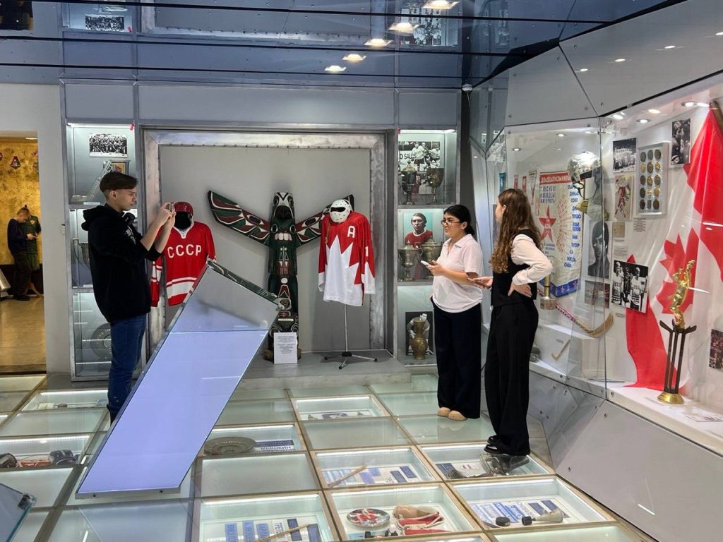 Ученики школы №1207 погрузились в мир спортивной журналистики. Фото: страница школы №1207 в социальных сетях