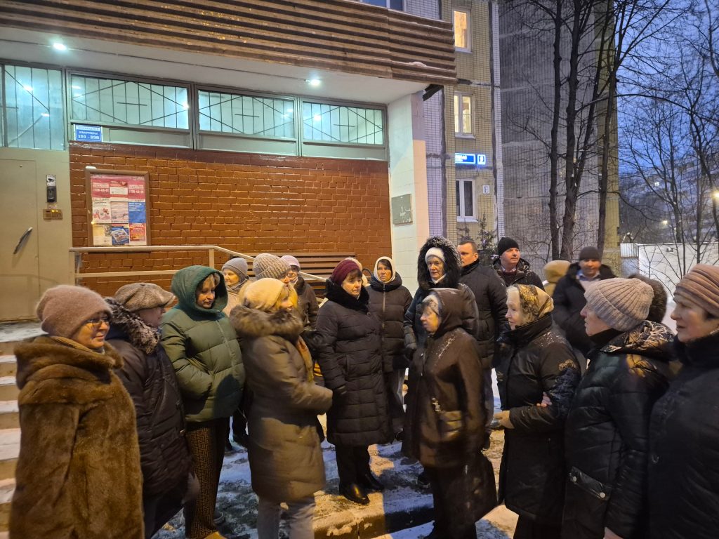 Глава управы района Орехово-Борисово Южное совершила обход территории. Фото: страница управы района Орехово-Борисово Южное в социальных сетях