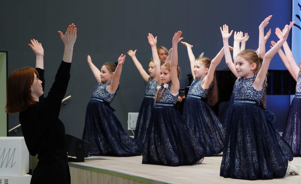 Концерт провели в гимназии Православного центра во имя Серафима Саровского. Фото: Анна Быкова, «Вечерняя Москва»