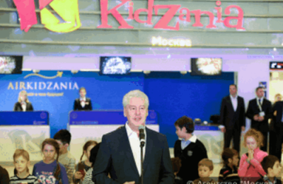 Мэр Москвы Сергей Собянин поучаствовал в открытии детского образовательного центра «Кидзания»