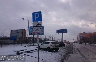 Водителям разрешили парковаться на московских улицах бесплатно по праздничным и выходным дням