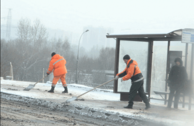 В Москве осуществляется более эффективная уборка снега благодаря использованию новой антигололедной смеси