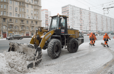В Москве для ликвидации последствий обильных осадков помимо реагентов используют песок и гранитную крошку