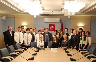 Учащиеся смогли задать депутату Мосгордумы Степану Орлову интересующие их вопросы об устройстве и принципе работы законотворческих механизмов