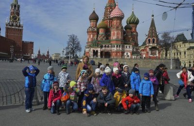 Учащимся школы в районе Орехово-Борисово Южное на Красной площади