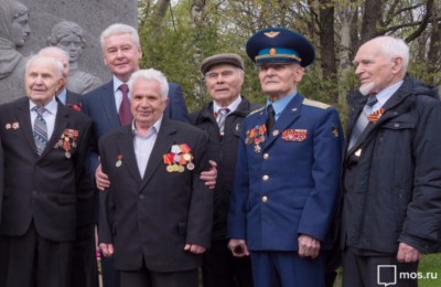 Мэр Москвы Сергей Собянин с ветеранами ВОВ
