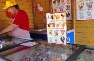 Торговая лавка фестиваля "Московское мороженое"