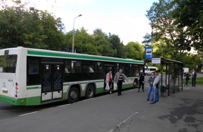 Остановка общественного транспорта в районе Орехово-Борисово Южное