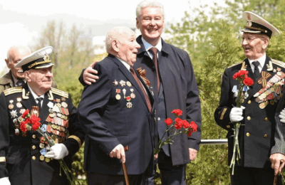 Ветераны-москвичи получат увеличенную в 2 раза выплату к 75-летию Битвы под Москвой, заявил Сергей Собянин