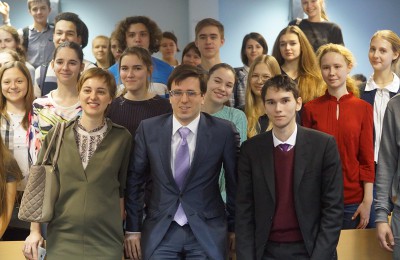 Ученики на встрече с представителями Совета молодых дипломатов