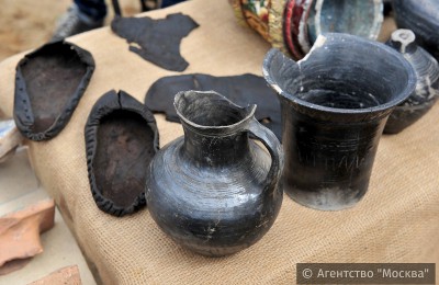 Артефакты, найденные во время раскопок в парке «Зарядье»