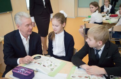 Сергей Собянин сообщил о том, что инвесторы передали в собственность Москвы 53 здания школ, детсадов и поликлиник